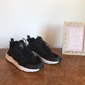 Nike Huarache Black 7.5